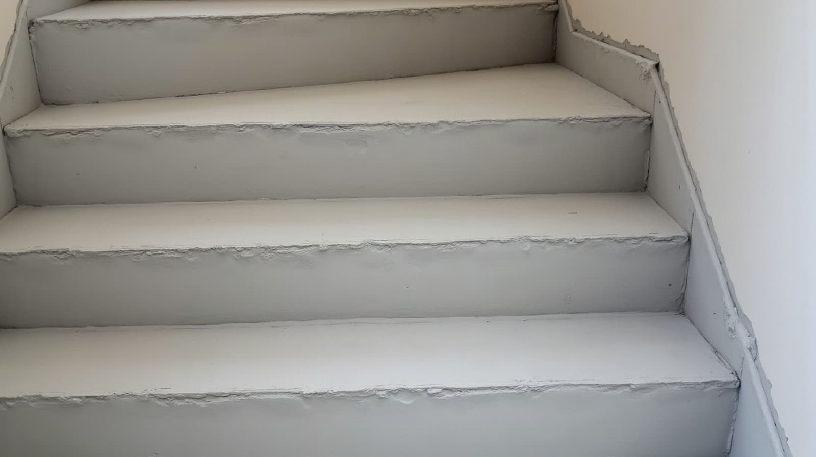 Béton ciré pour escalier à Nancy
