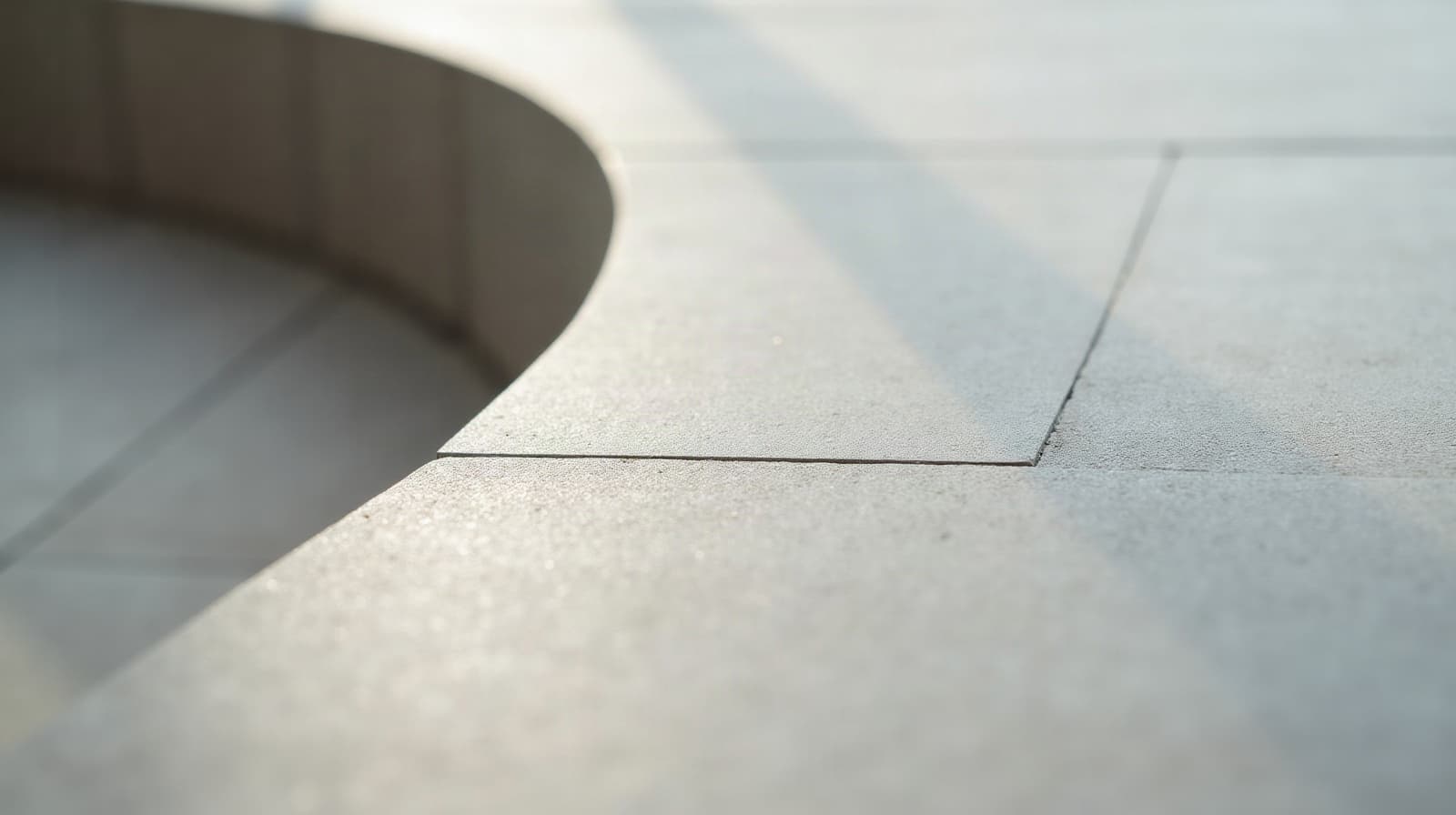 Immeuble récent à Tomblaine avant application de béton ciré